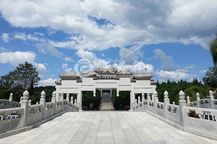 华龙皇家陵园