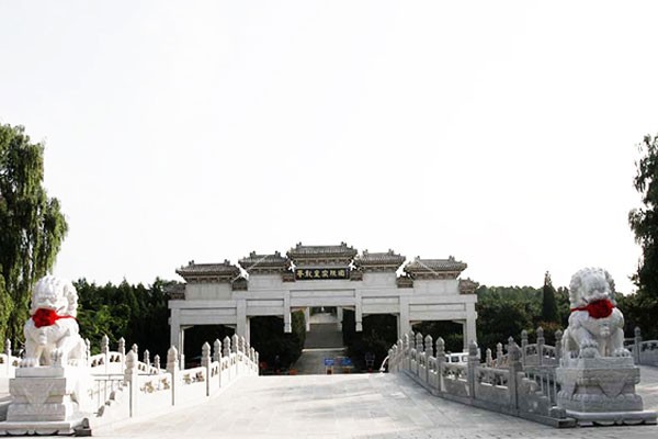 华龙皇家陵园